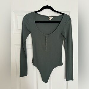 Open Edit Long Sleeve Body Suit Henley’s -Size Small